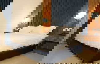 Photo 2 - Reef Beach Hotel Apartments