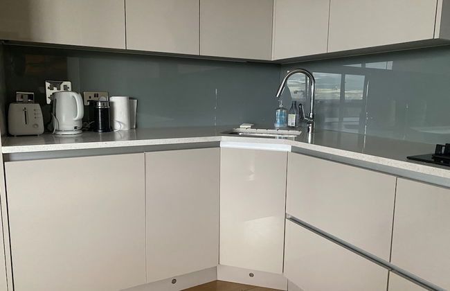 London Apt-sleeps 4-parking - Balcony-river View - Photo 10