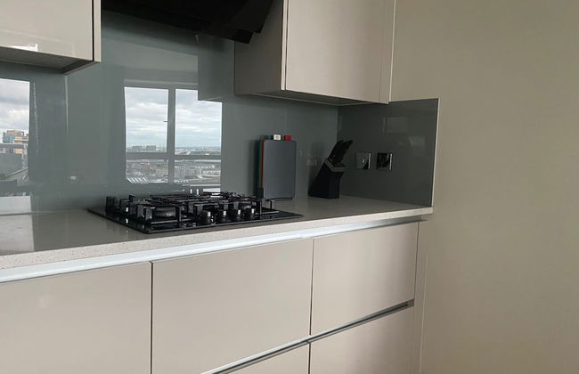 London Apt-sleeps 4-parking - Balcony-river View - Photo 11