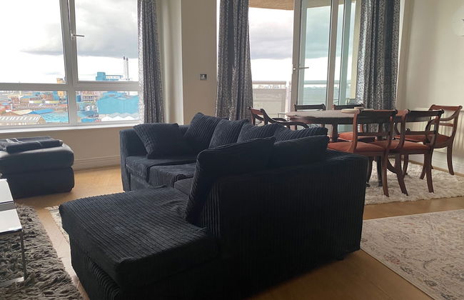 London Apt-sleeps 4-parking - Balcony-river View - Photo 13
