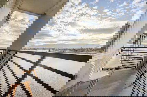 Photo 10 - Amazing Water View w Jacuzzi Sky Lounge
