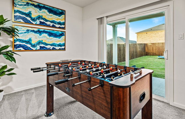 One Level Home Foosball Firepit Quiet Neighborhood - Photo 2