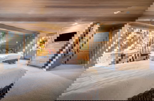 Foto 45 - Heavenly Valley by Avantstay Home w Pool Sauna Hot Tub Game Room Tennis Crt Basketball Crt