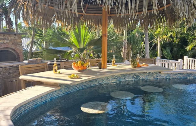NEW Jungle Paradise Treehouse Suite With Resort Amenities Elevator Access Outdoor Kitchen Lagoon Lazy River Pool RV Hook up - Foto 13