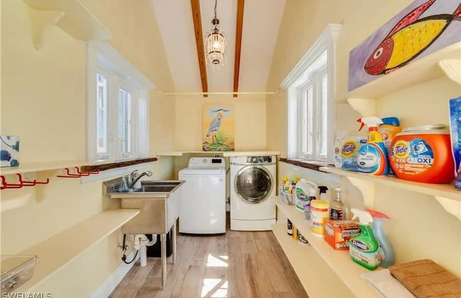 NEW Jungle Paradise Treehouse Suite With Resort Amenities Elevator Access Outdoor Kitchen Lagoon Lazy River Pool RV Hook up - Foto 49