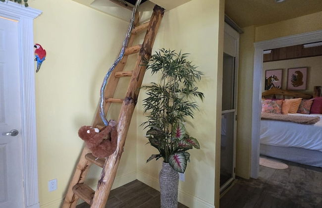 NEW Jungle Paradise Treehouse Suite With Resort Amenities Elevator Access Outdoor Kitchen Lagoon Lazy River Pool RV Hook up - Foto 27