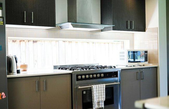 StayAU Spacious Stay Point Cook - Photo 40