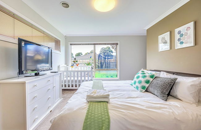 StayAU Spacious Stay Point Cook - Photo 24