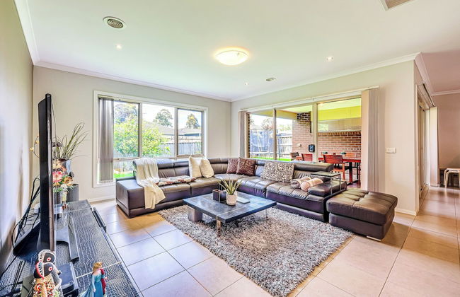 StayAU Spacious Stay Point Cook - Photo 1