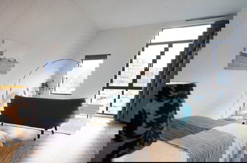 Photo 5 - Appealing Apartment in Den Haag With Balcony, Terrace
