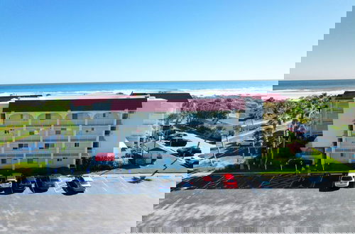Foto 66 - Beachfront Luxe Epic Ocean Views Sleeps 6