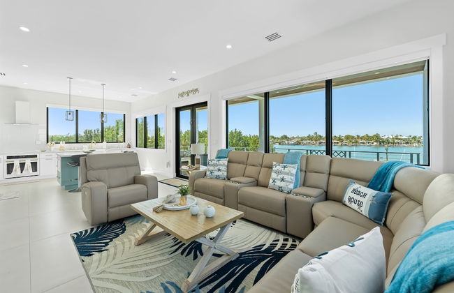 Luxury Seaside Escape Pool Dock Scenic Views - Foto 4