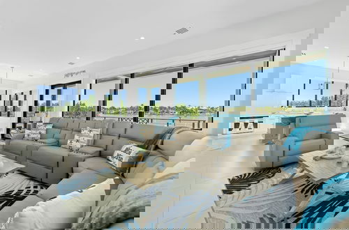 Foto 4 - Luxury Seaside Escape Pool Dock Scenic Views