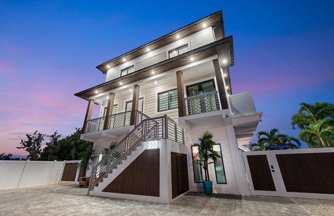 Luxury Seaside Escape Pool Dock Scenic Views - Foto 79