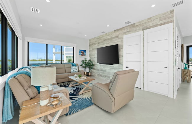 Luxury Seaside Escape Pool Dock Scenic Views - Foto 18