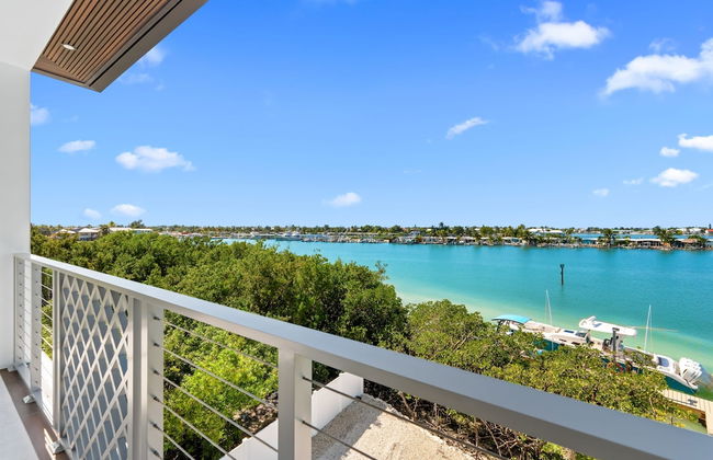 Luxury Seaside Escape Pool Dock Scenic Views - Foto 7