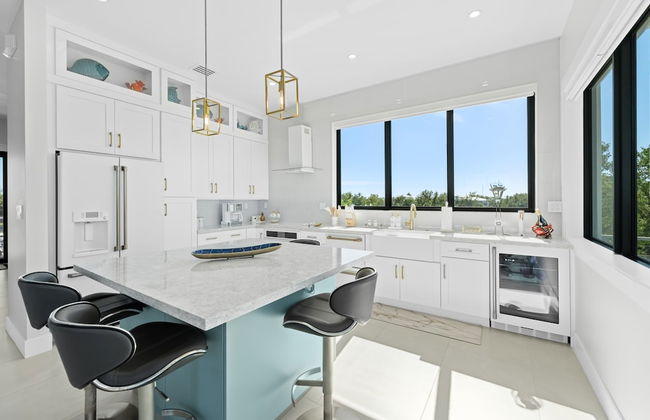 Luxury Seaside Escape Pool Dock Scenic Views - Foto 15