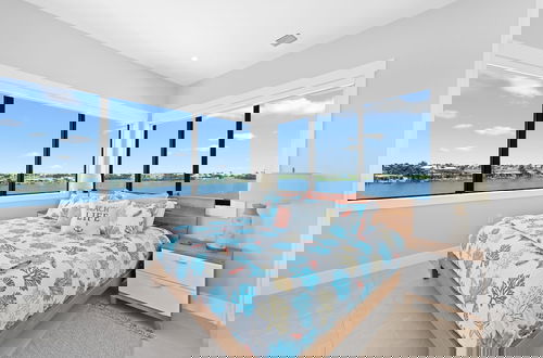 Foto 51 - Luxury Seaside Escape Pool Dock Scenic Views