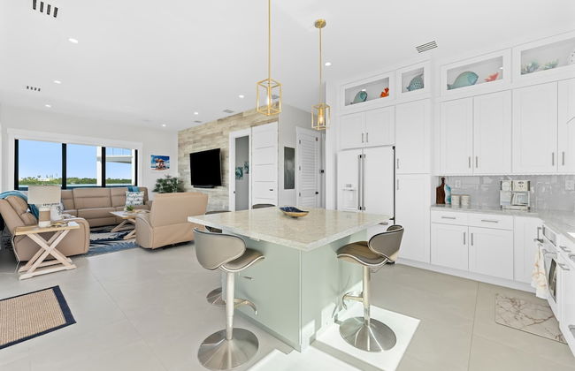 Luxury Seaside Escape Pool Dock Scenic Views - Foto 13