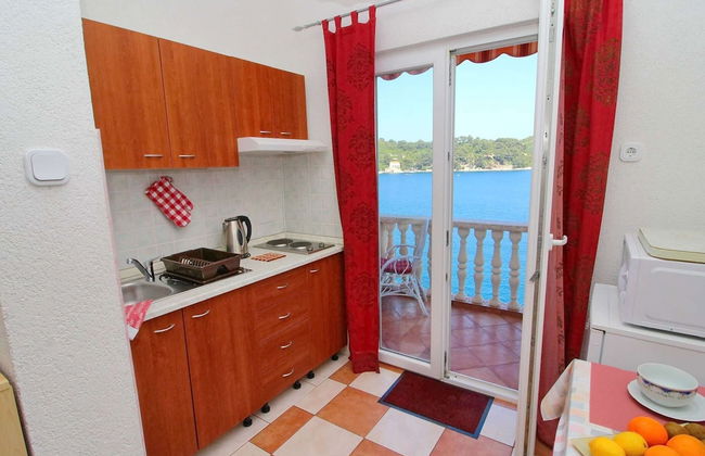 Apartments Filipovic - Comfort One-bedroom Apartment With Balcony and Sea View - Photo 7