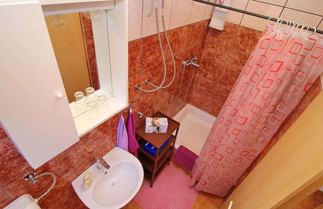 Apartments Filipovic - Comfort One-bedroom Apartment With Balcony and Sea View - Photo 9