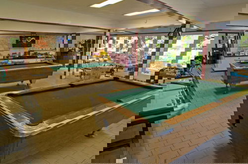 Foto 4 - Large Modern-style Condo w Pool Gym Game Room