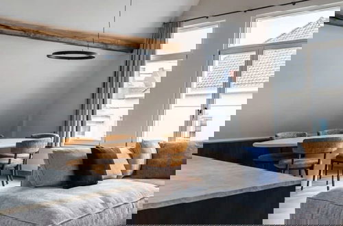 Foto 6 - City-view Loft With Wooden Beams and Mezzanine