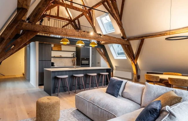 City-view Loft With Wooden Beams and Mezzanine - Foto 1