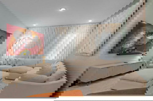 Photo 2 - NEW Home 8 Bedrooms At Bella Vida Resort
