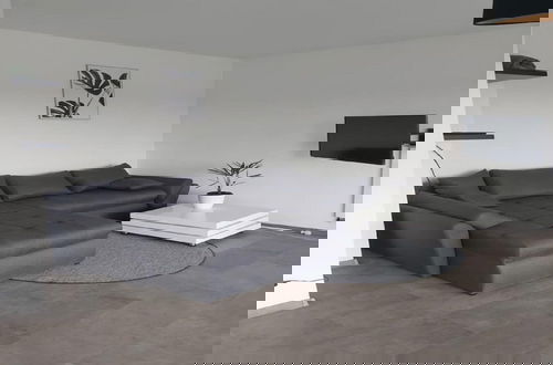 Foto 23 - Modern Apartment With Balcony