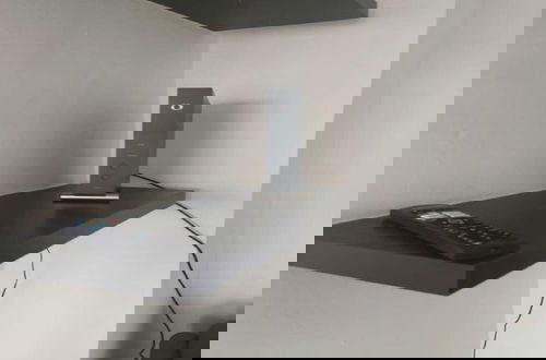 Foto 9 - Modern Apartment With Balcony