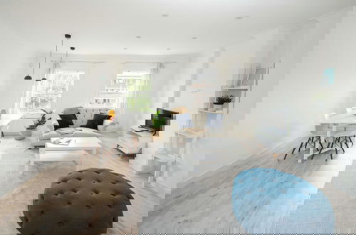 Foto 15 - Elegant 2BD Flat near Portobello Rd with Balcony