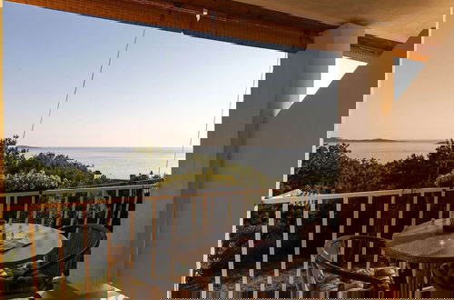 Foto 9 - Apartments Belenum - Comfort Double Room With Balcony and Sea View
