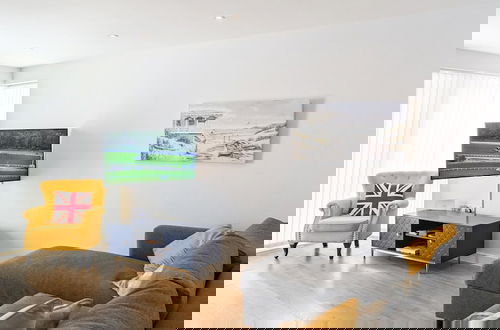 Photo 14 - Newquay Escape/10 min to Beach/patio/parking