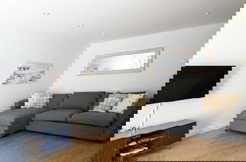 Photo 12 - Newquay Escape/10 min to Beach/patio/parking