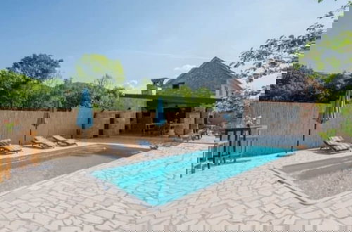 Photo 20 - Adorable Holiday Home With Swimming Pool
