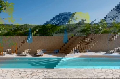 Photo 18 - Adorable Holiday Home With Swimming Pool