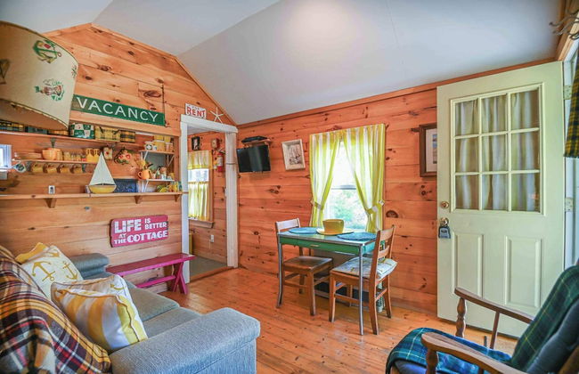Cozy Cottage w/ Pool, BBQ and Outdoor Seating! - Foto 10