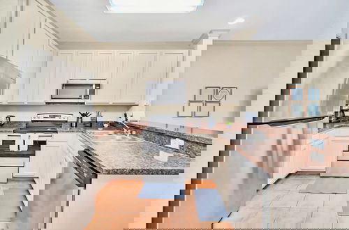 Foto 4 - Upstay - Large Condo w Pool Hot Tub Sauna Gym