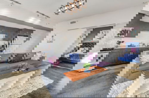 Photo 13 - Luxury 2BR Condo - Downtown City Views