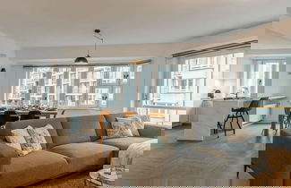 Foto 2 - Centrally Located Modern Apartment With Parking