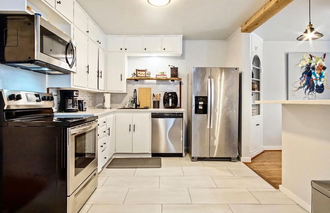 Modern Rustic 3 -bedroom 2 Bathrooms Carport - Foto 7