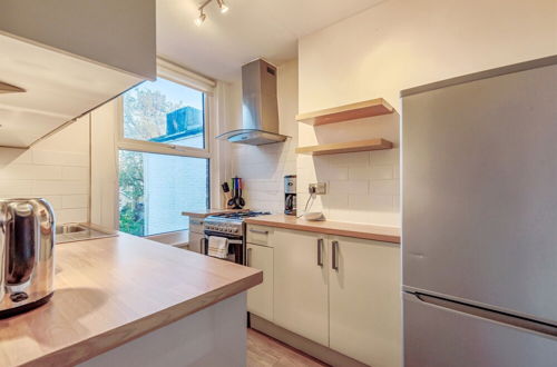 Photo 4 - Homely 1-bed Apartment in Vibrant Zone 3 London