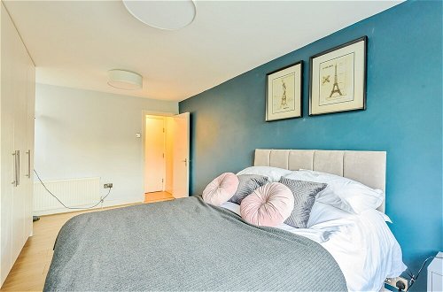 Photo 3 - Homely 1-bed Apartment in Vibrant Zone 3 London