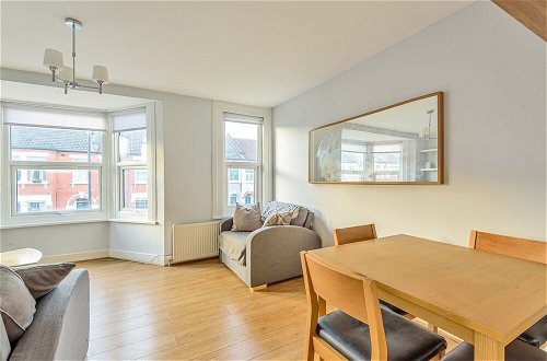 Photo 7 - Homely 1-bed Apartment in Vibrant Zone 3 London