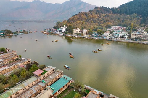 Photo 17 - Prince of Kashmir Luxury Houseboat