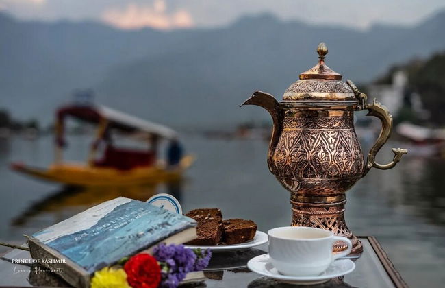 Prince of Kashmir Luxury Houseboat - Photo 18
