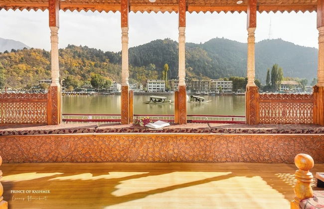 Prince of Kashmir Luxury Houseboat - Photo 14