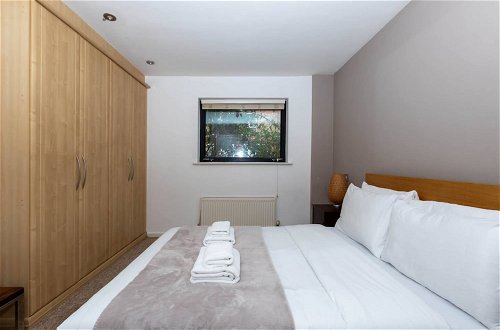 Photo 3 - Radiant 2 Bedroom Apartment in East London