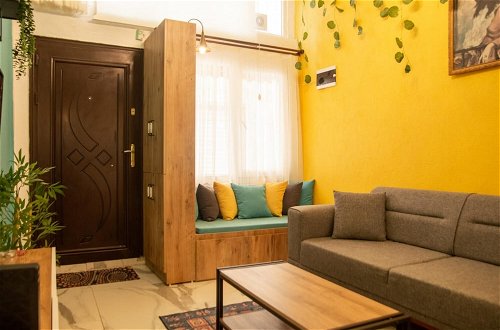 Photo 4 - Central and Colorful Studio Flat in Alsancak
